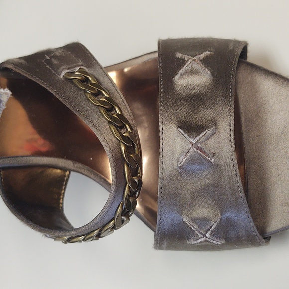 Preloved GUESS Bronze Strappy Heels Size 9 - Picture 6 of 8